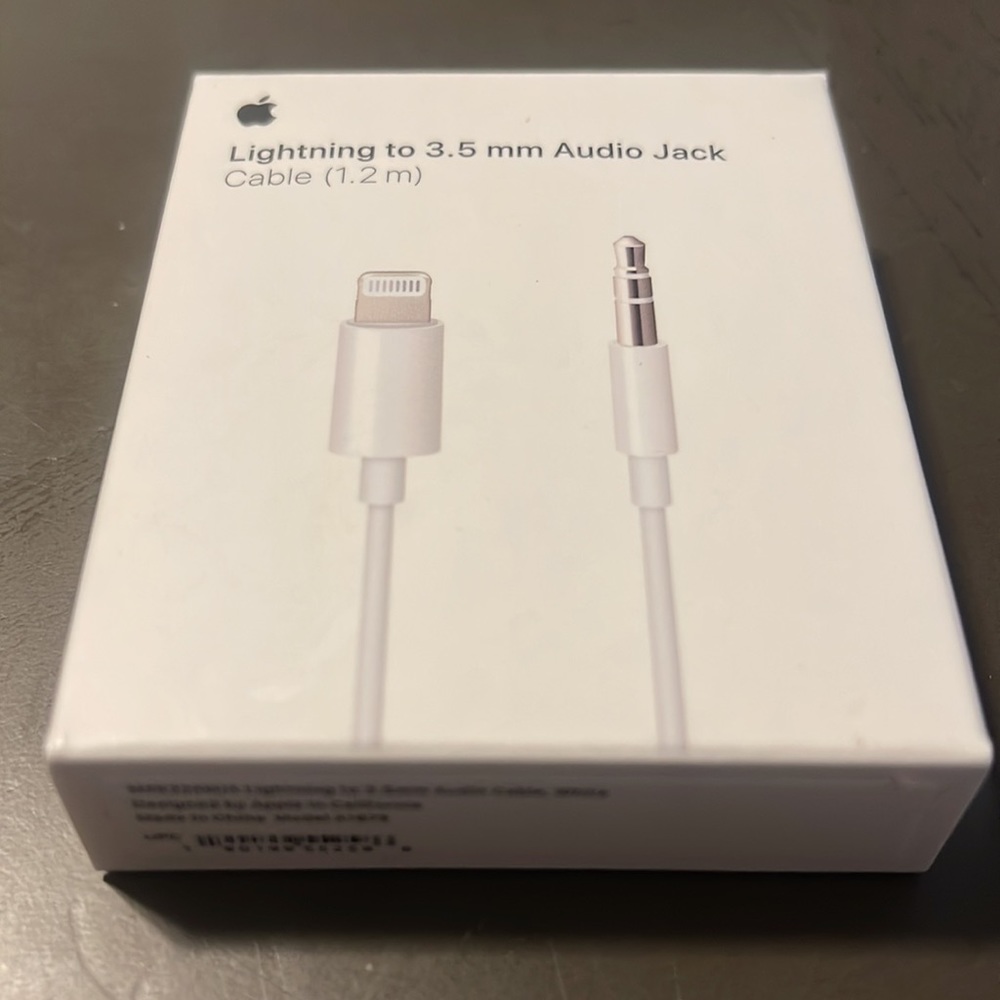 Apple Lighting to 3.5 mm Audio Jack cable - Picture 3 of 3